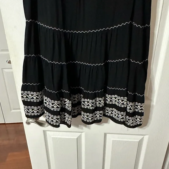 Max Studio Daisy Pattern Sleeveless Tiered Summer Dress - Picture 3 of 14